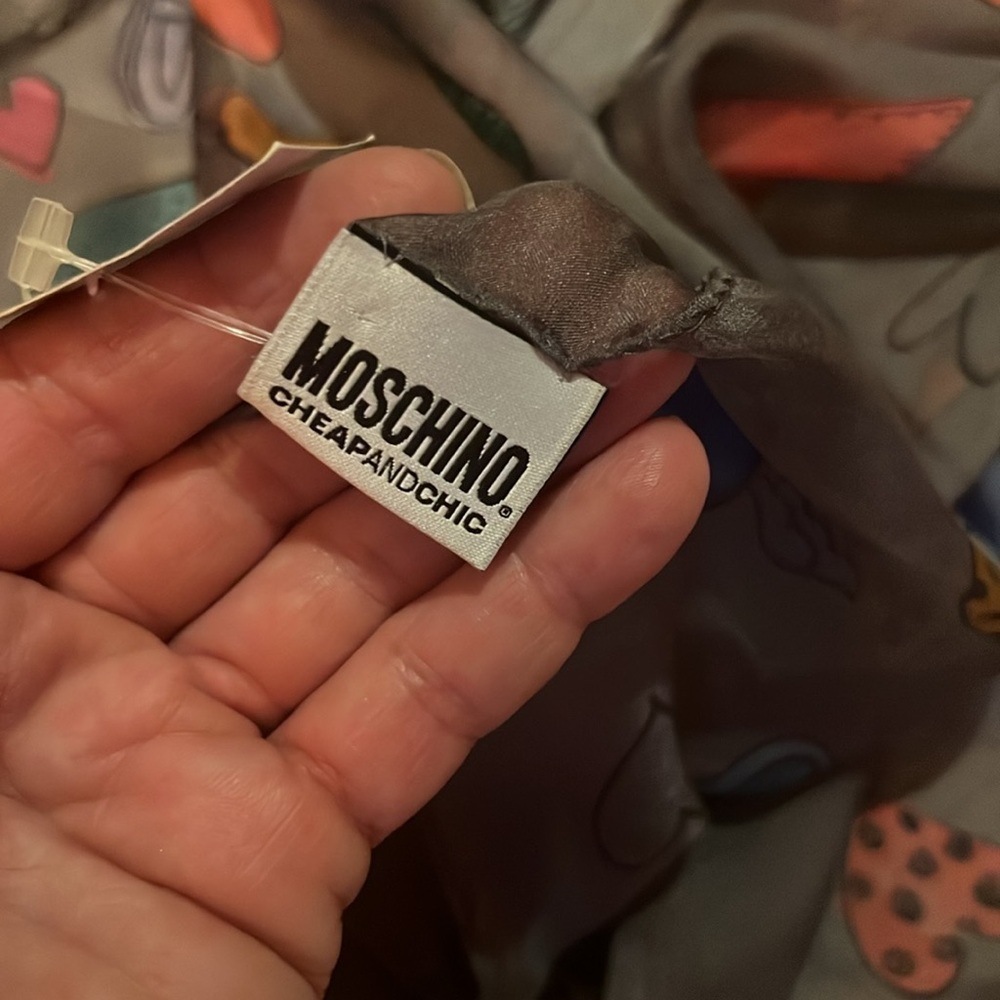 Moschino Gray Scarf with Colorful Heart Design - Picture 5 of 6